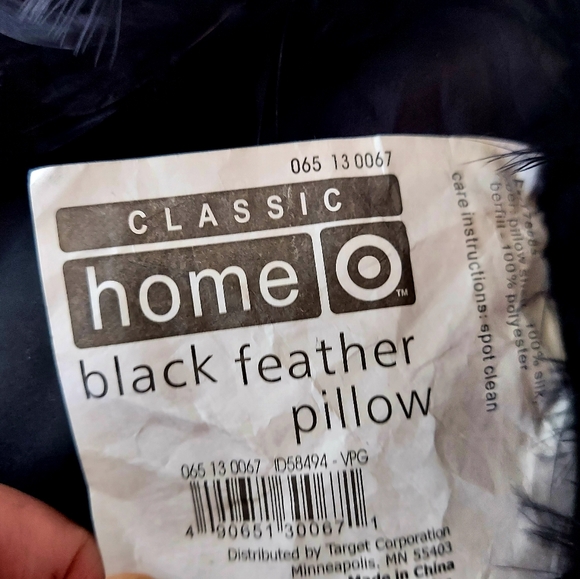 ‼️Alluring Black Silk and Feather pillow - Picture 4 of 4
